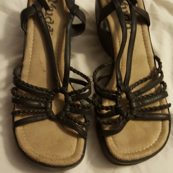 New Mudd sandle 8.5  has size tags on them - Picture 3 of 5